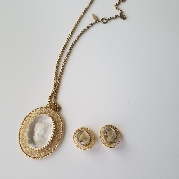 Vintage 1930s Whiting Davis reverse intaglio clear glass  cameo  necklace and cl - Picture 1 of 7